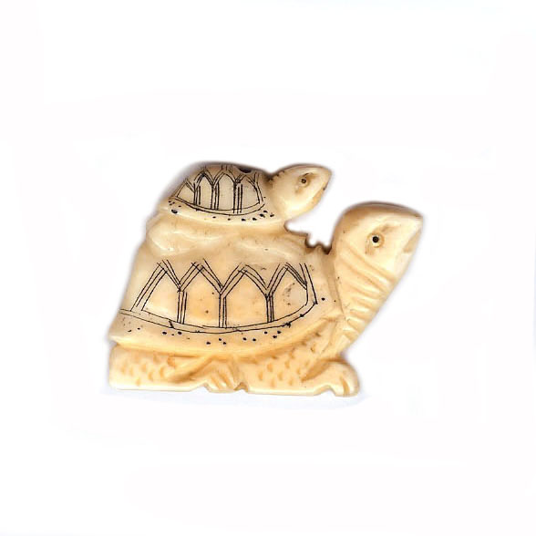 BONE COUPLE TURTLE 32X45MM IVORY(13 PCS)