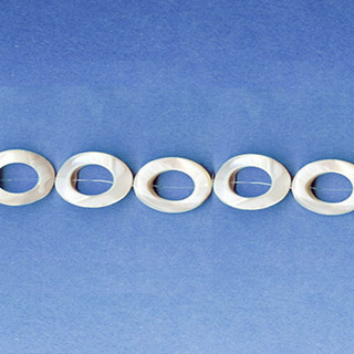 MOP(WHITE) TWIST OVAL DONUT 10X14MM