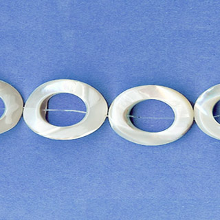 MOP(WHITE) TWIST OVAL DONUT 15X20MM
