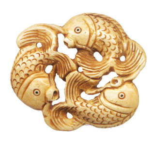 BONE TRIPLE FISH 42X50MM ANTIQUE