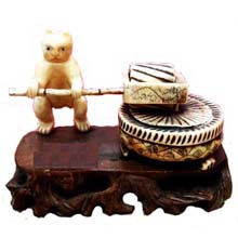 OX BONE CARVED CAT PUSH NIANZISHAN